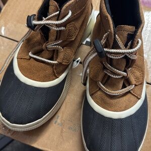 Boys Sorel Winter Hiking Shoes (Size 6)